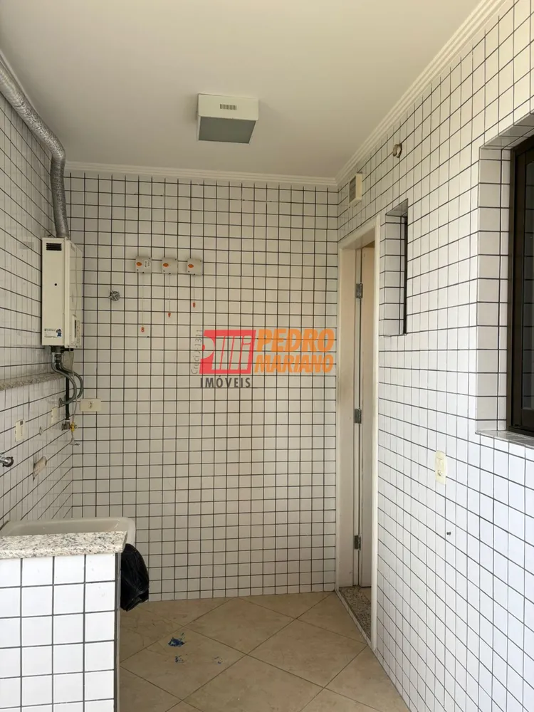 Cobertura, 3 quartos, 220 m² - Foto 2