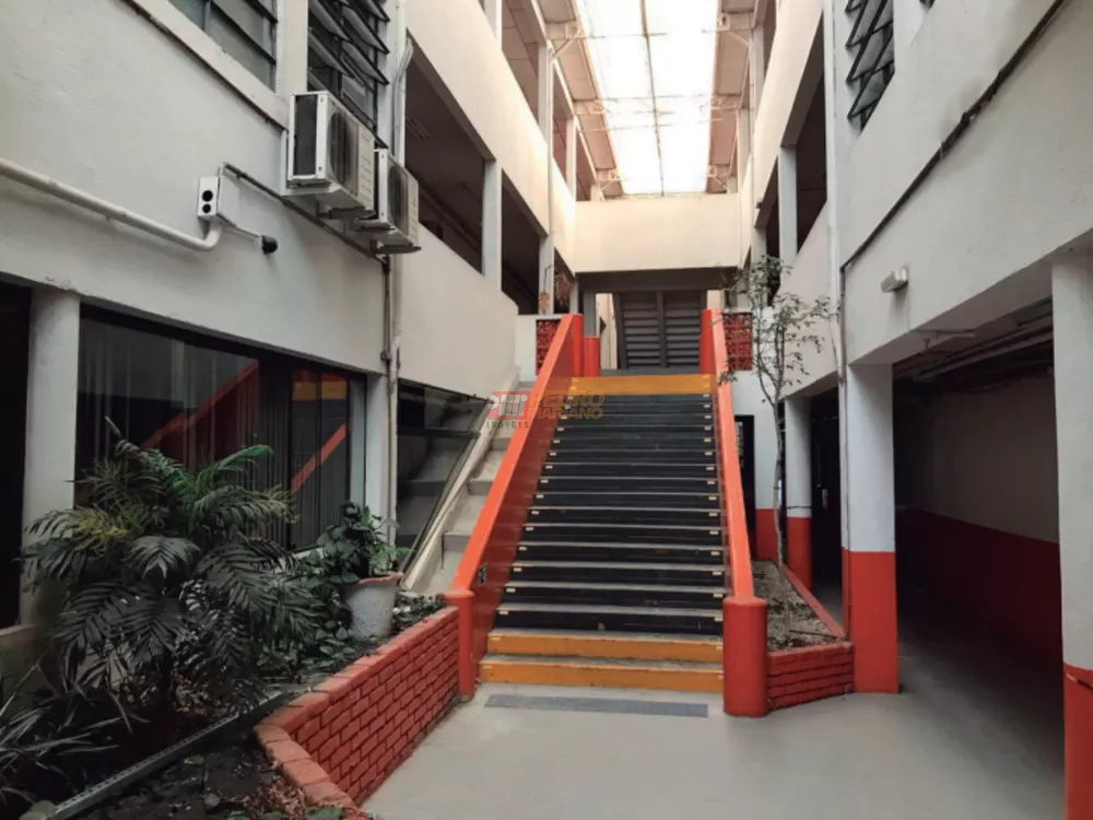 Prédio Inteiro, 2200 m² - Foto 1