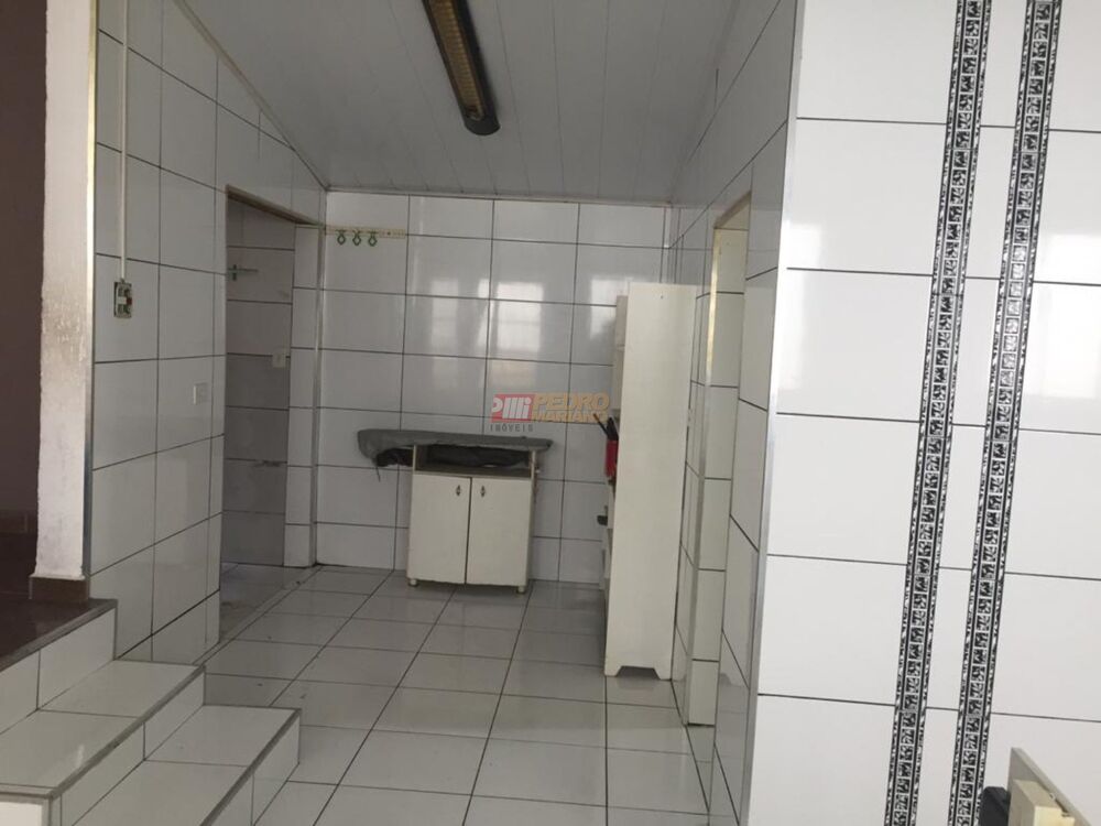 Casa à venda com 5 quartos, 199m² - Foto 2
