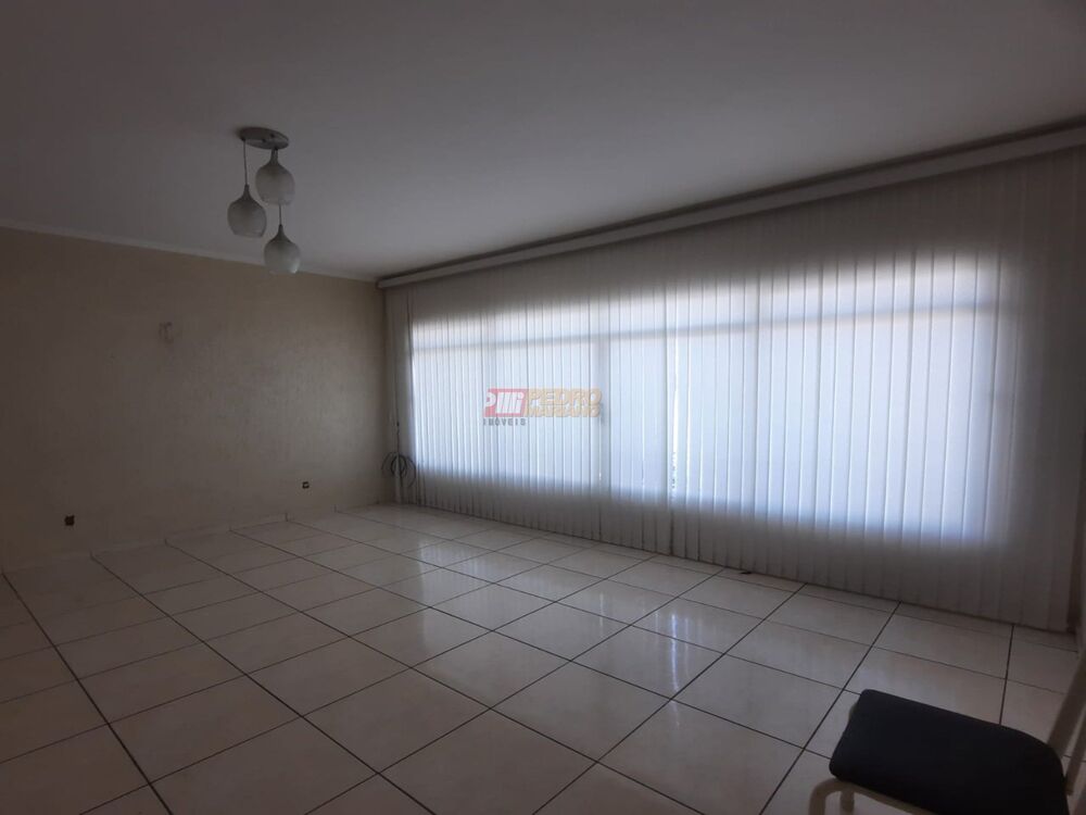 Casa à venda com 3 quartos, 129m² - Foto 1