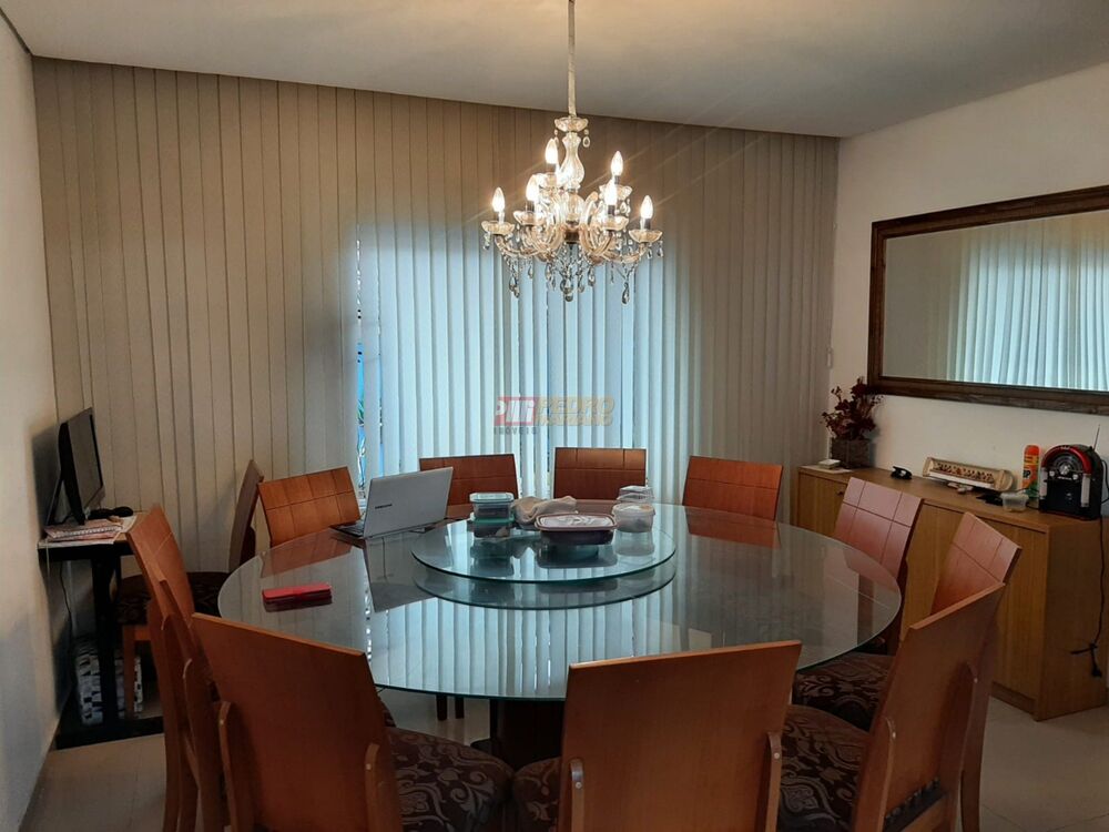 Sobrado à venda com 4 quartos, 283m² - Foto 1