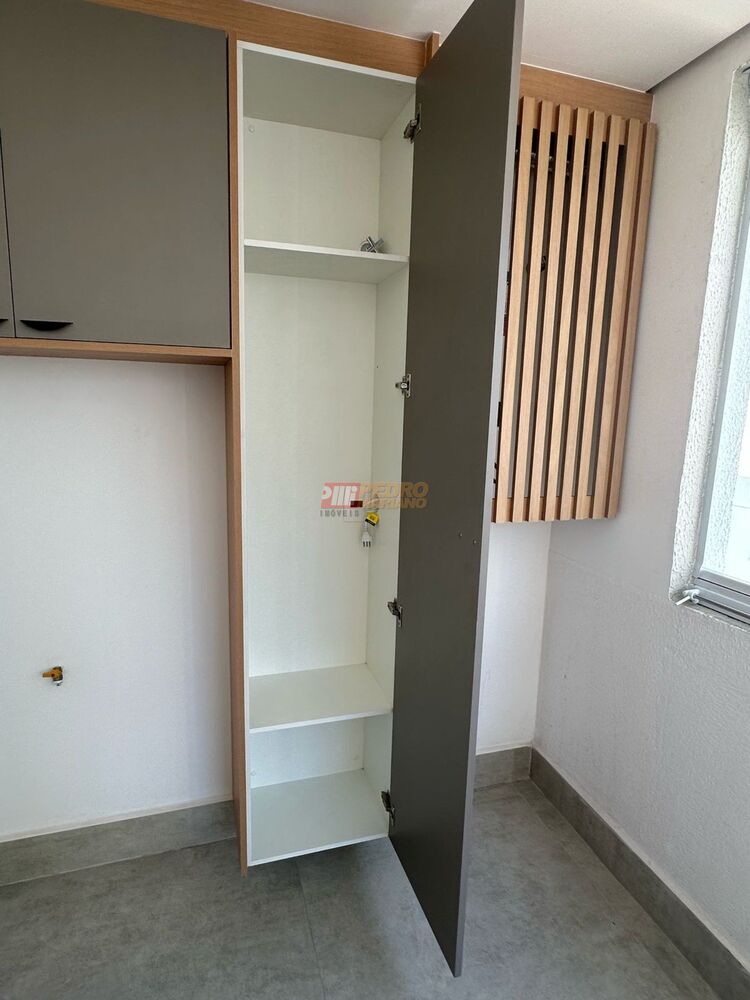 Apartamento à venda com 2 quartos, 67m² - Foto 2