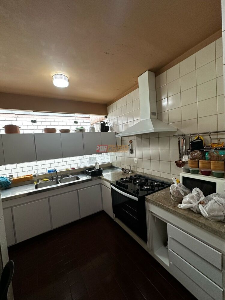 Casa à venda com 3 quartos, 219m² - Foto 7