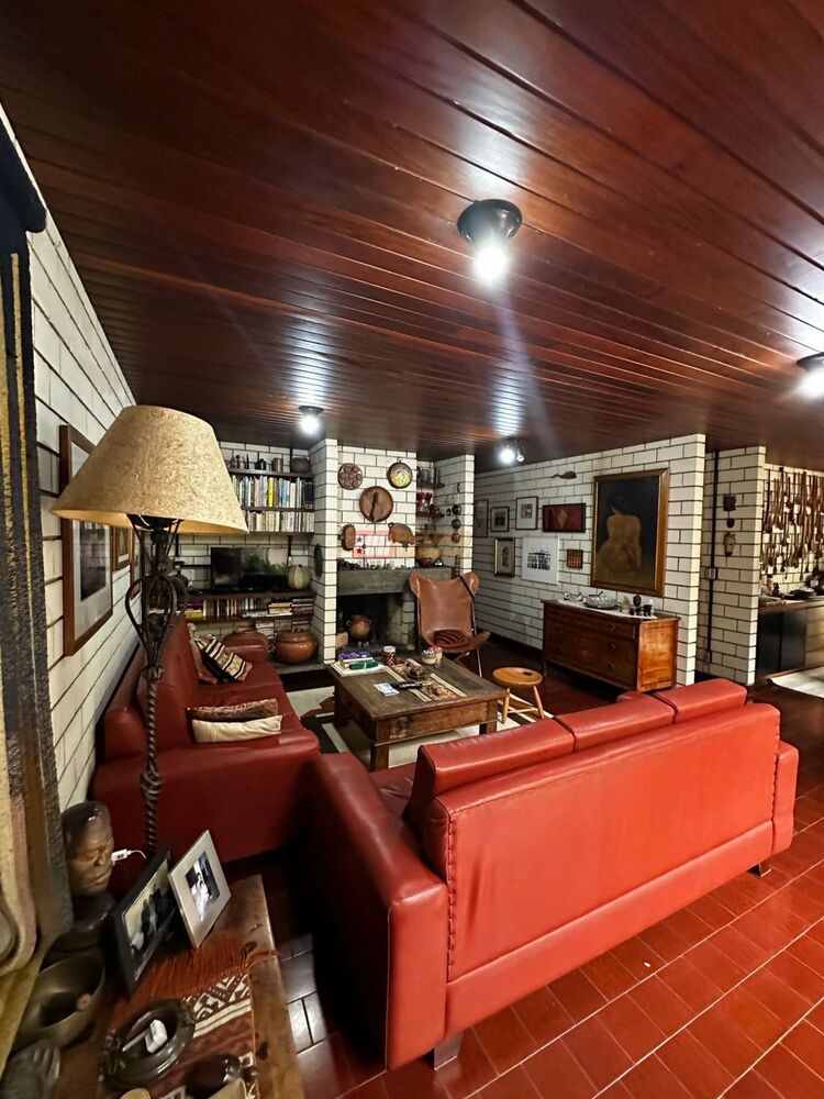 Casa à venda com 3 quartos, 219m² - Foto 2