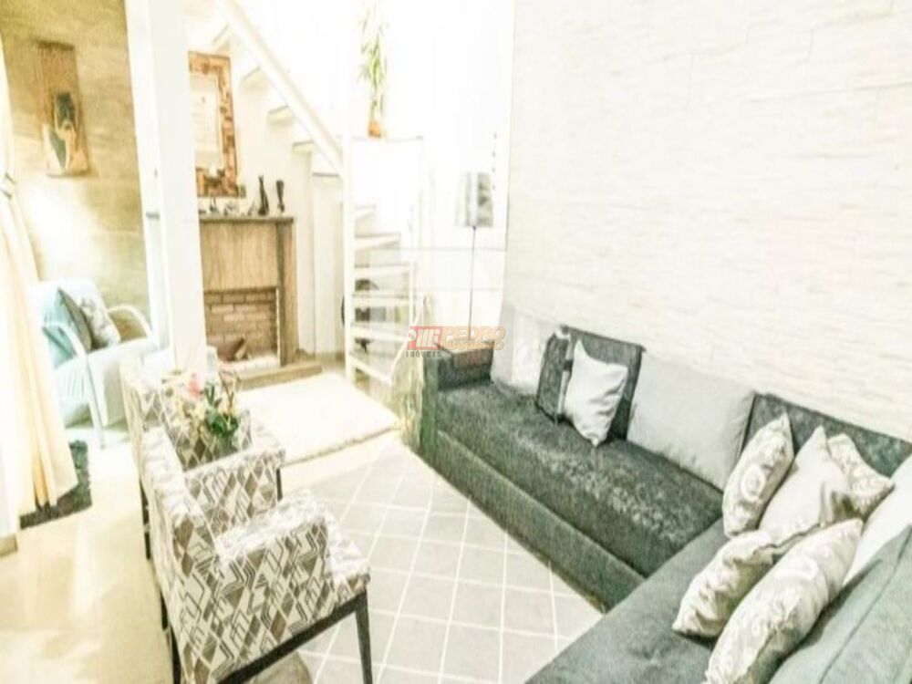 Sobrado à venda com 3 quartos, 100m² - Foto 1