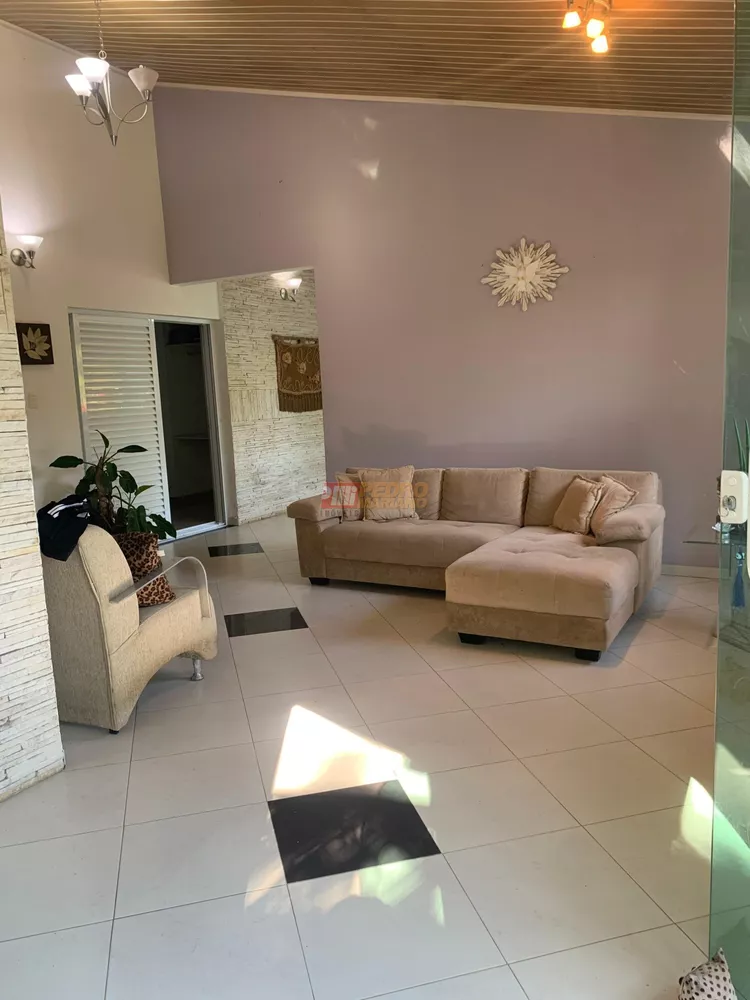 Chácara, 3 quartos, 2500 m² - Foto 1