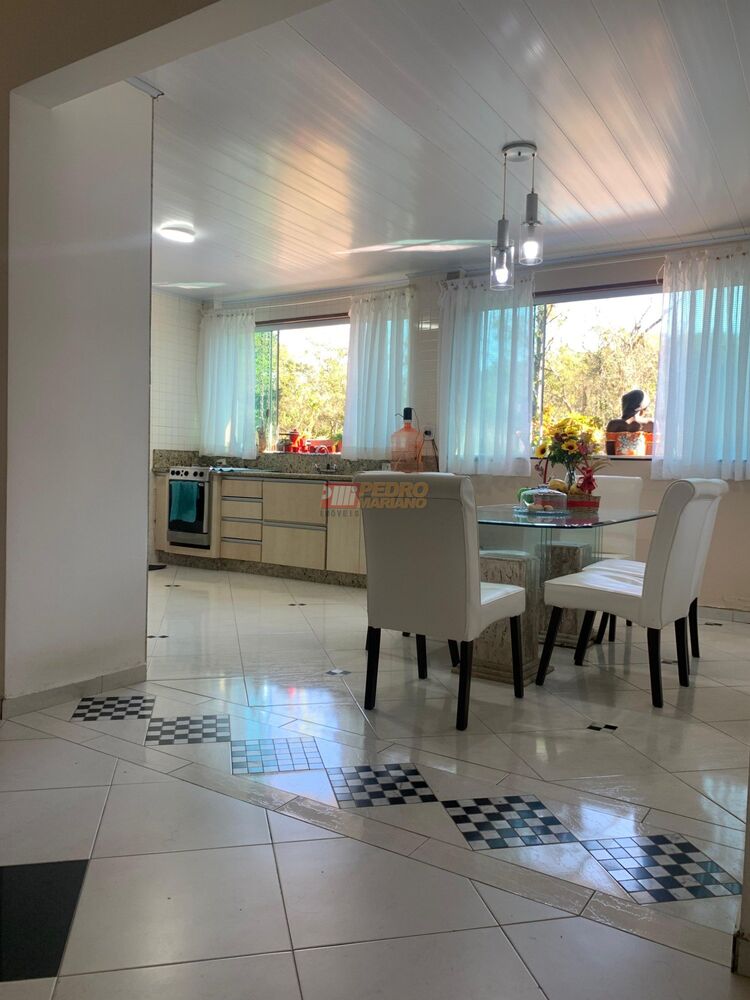 Chácara à venda com 3 quartos, 300m² - Foto 2