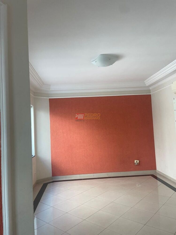 Sobrado à venda com 3 quartos, 188m² - Foto 1