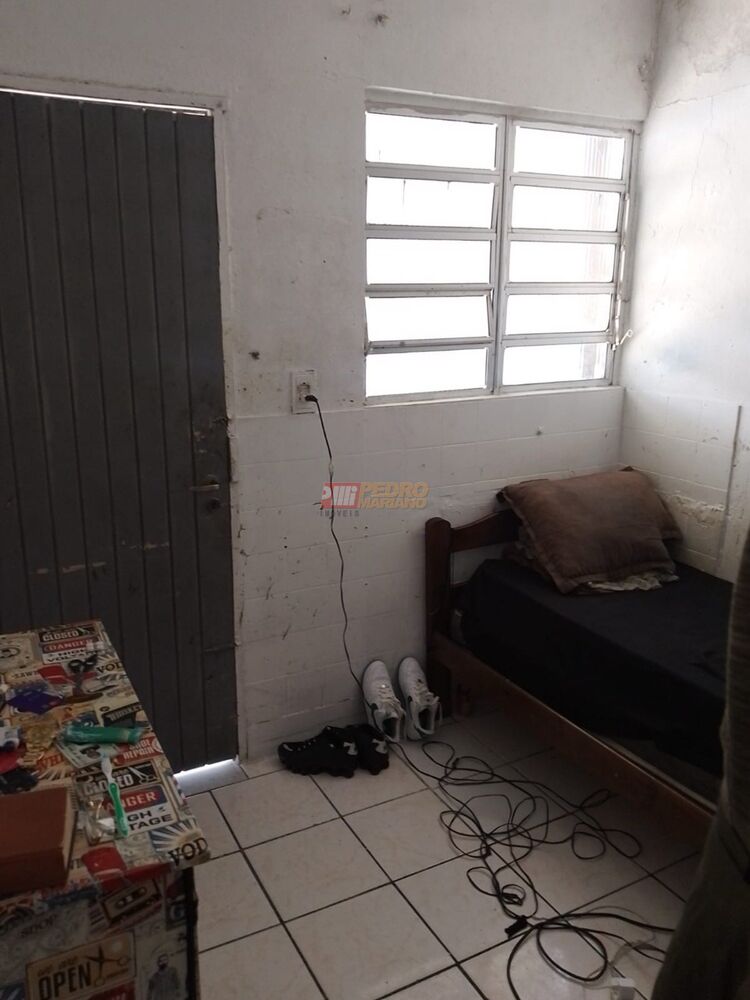 Casa à venda com 5 quartos, 150m² - Foto 3