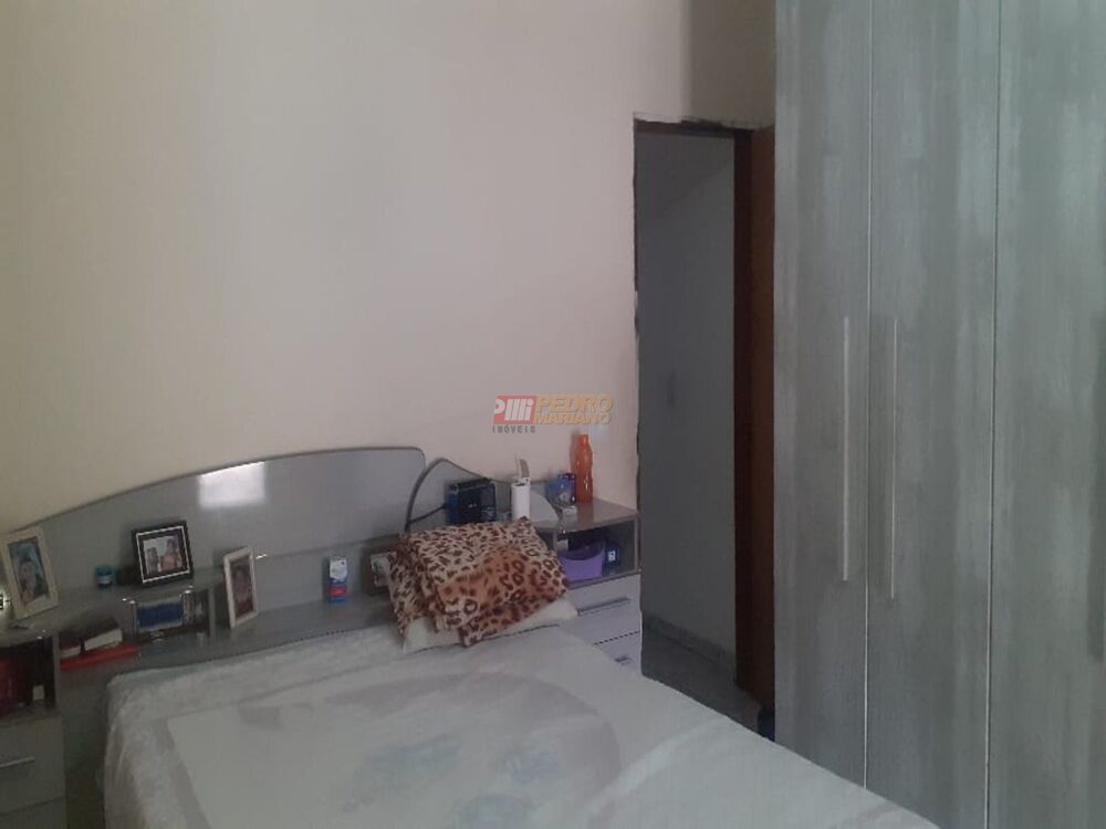 Sobrado à venda com 4 quartos, 204m² - Foto 1