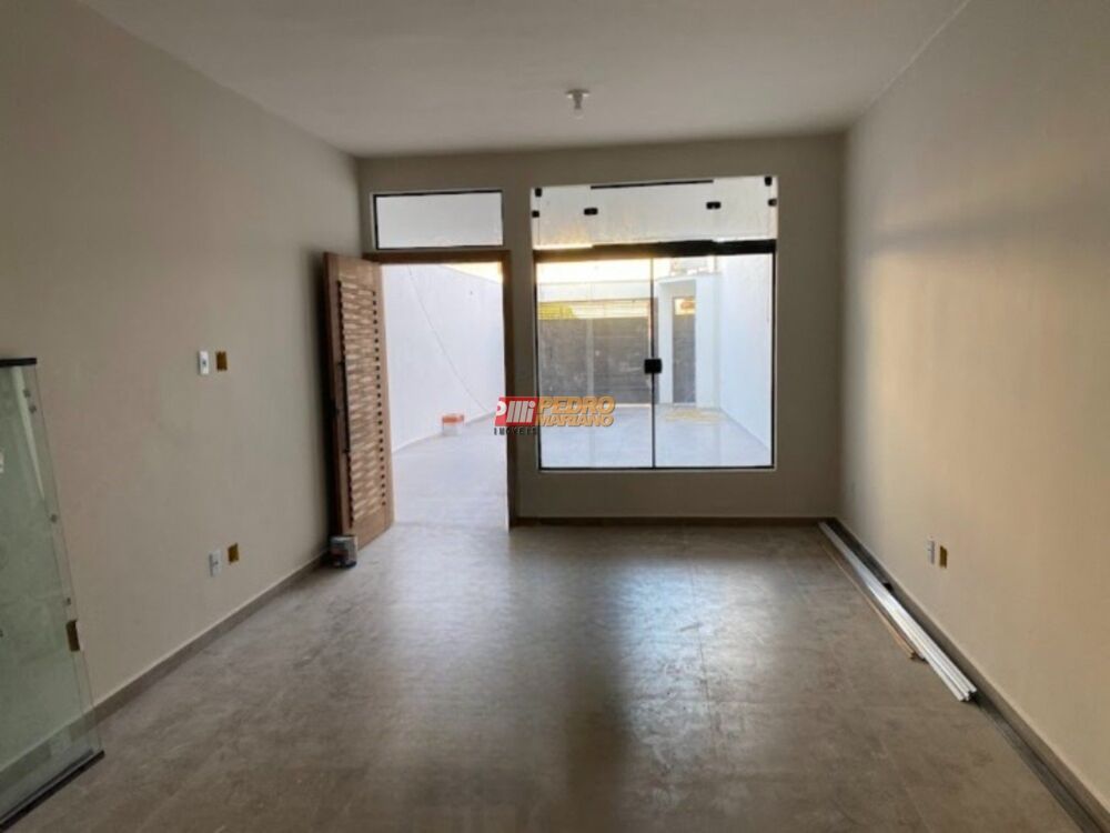 Sobrado à venda com 4 quartos, 235m² - Foto 1