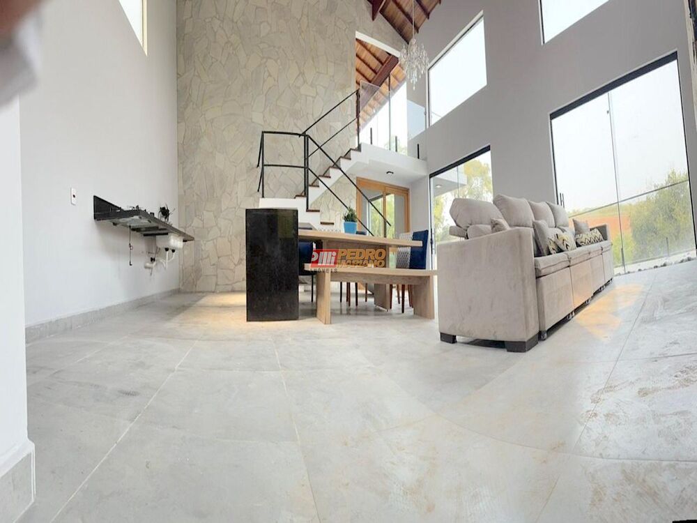 Sobrado à venda com 4 quartos, 300m² - Foto 2