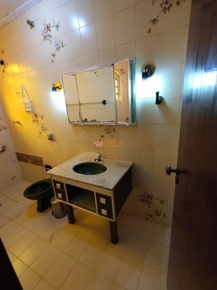 Casa à venda e aluguel com 4 quartos, 250m² - Foto 3