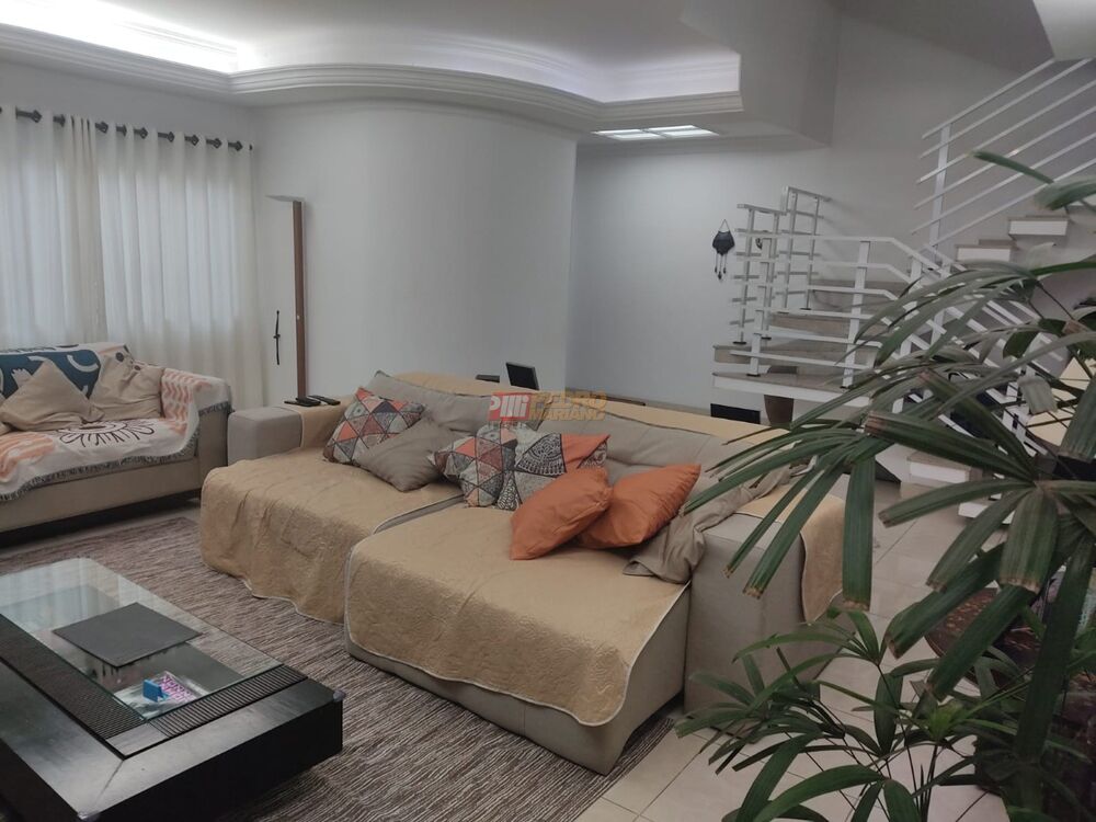 Sobrado à venda com 5 quartos, 389m² - Foto 1