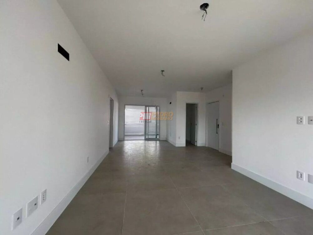 Apartamento à venda com 3 quartos, 190m² - Foto 2