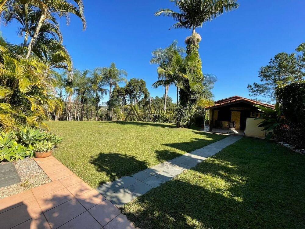 Chácara, 3 quartos, 2395 m² - Foto 1