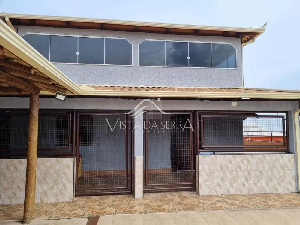 Casa à venda com 4 quartos, 1500m² - Foto 2