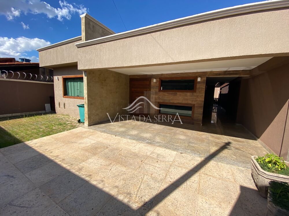 Casa à venda com 3 quartos, 320m² - Foto 1