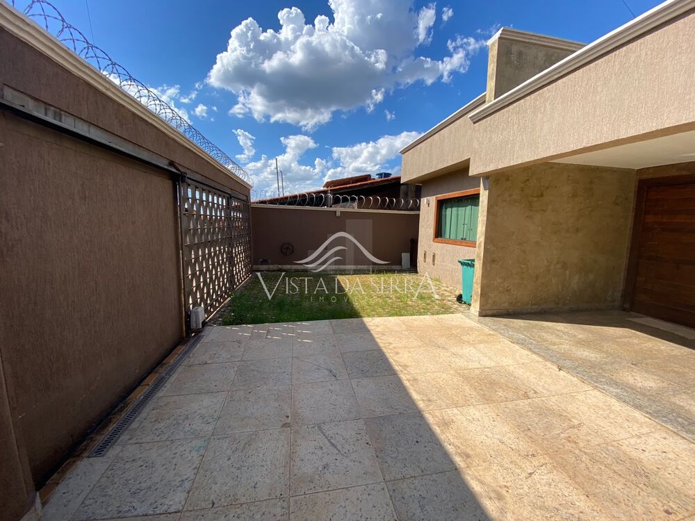 Casa à venda com 3 quartos, 320m² - Foto 3