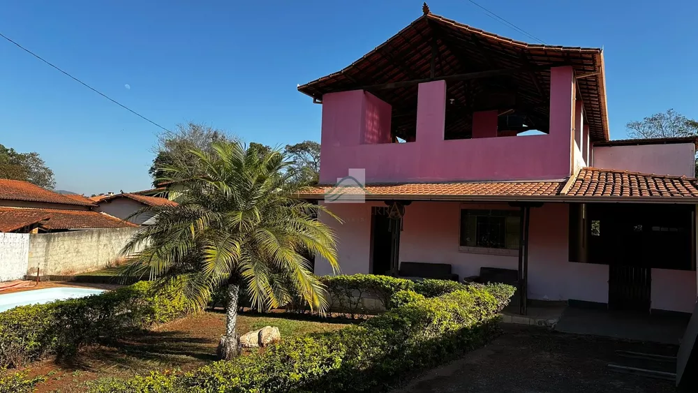 Fazenda à venda com 7 quartos, 1830m² - Foto 1