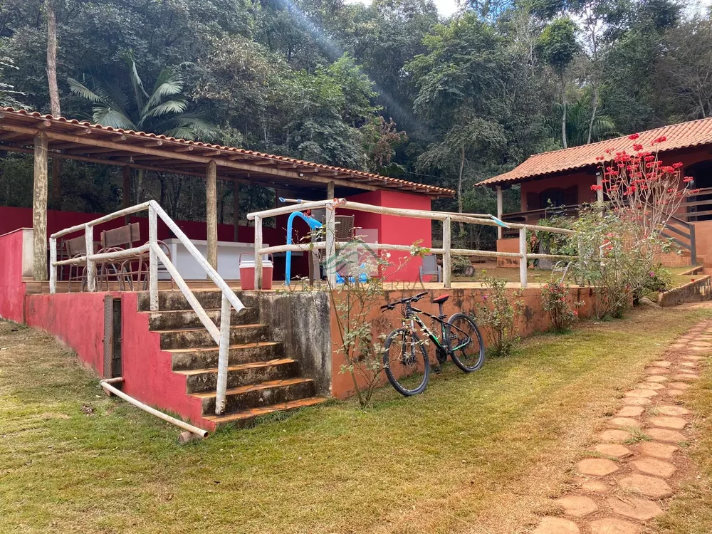 Fazenda à venda com 3 quartos, 300m² - Foto 1