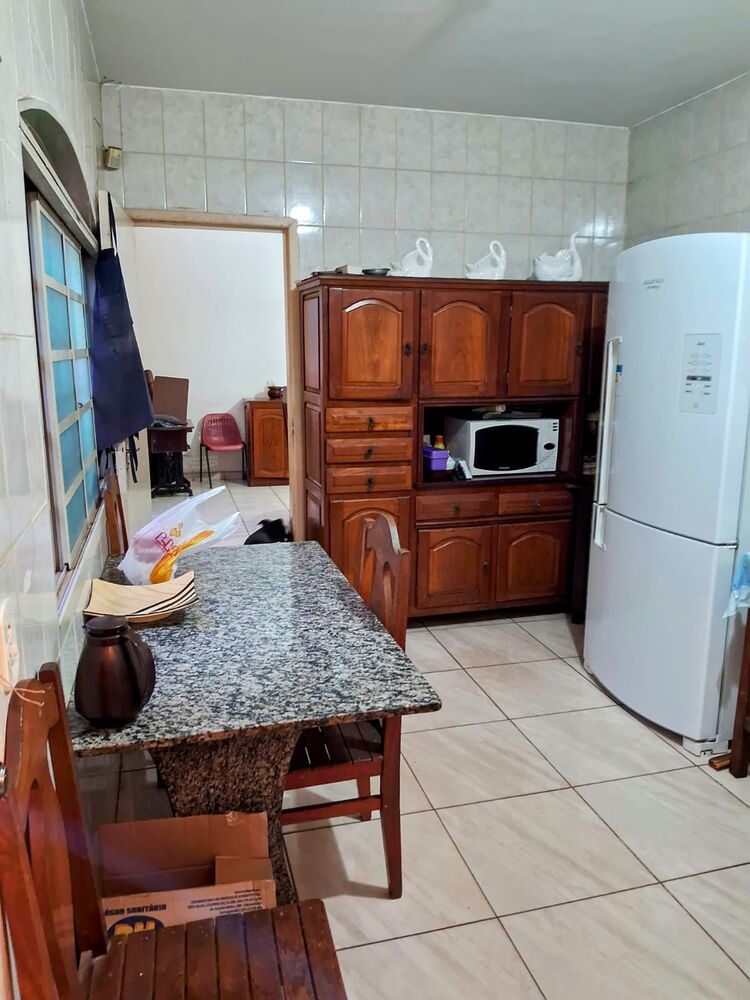 Casa à venda com 3 quartos, 240m² - Foto 3