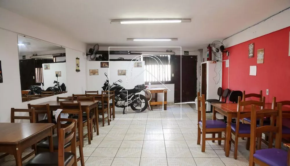 Sobrado à venda com 4 quartos, 240m² - Foto 2