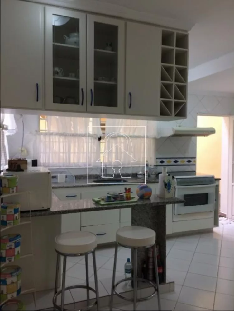 Casa à venda e aluguel com 3 quartos, 300m² - Foto 8