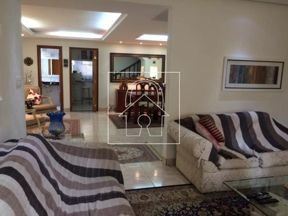 Casa à venda e aluguel com 3 quartos, 300m² - Foto 1