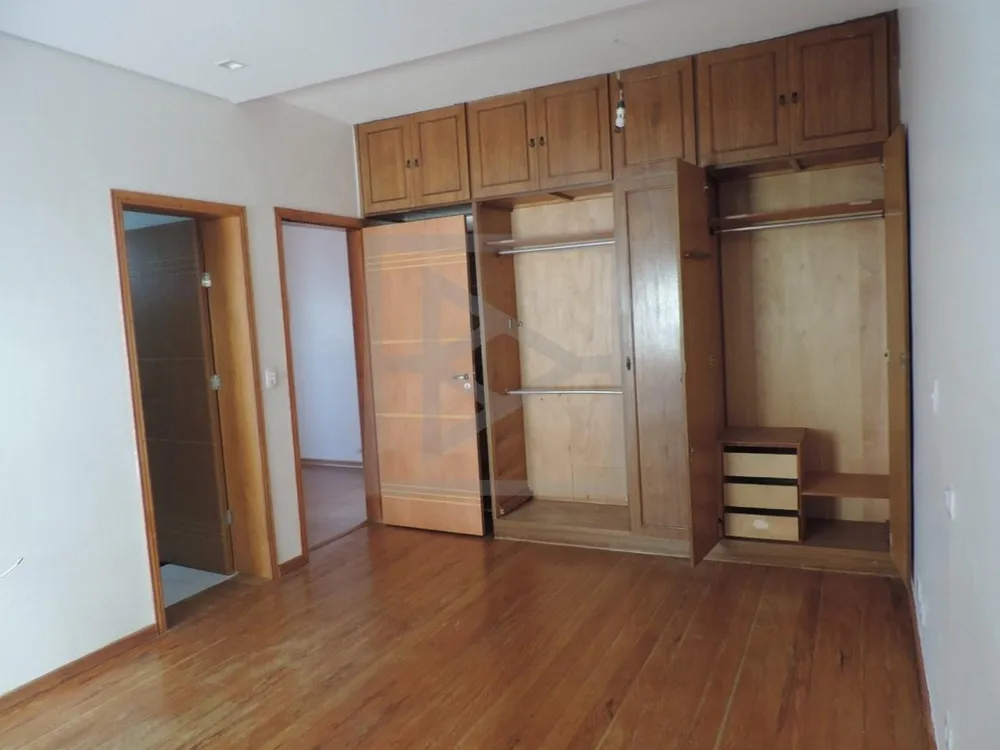 Casa, 4 quartos, 340 m² - Foto 3