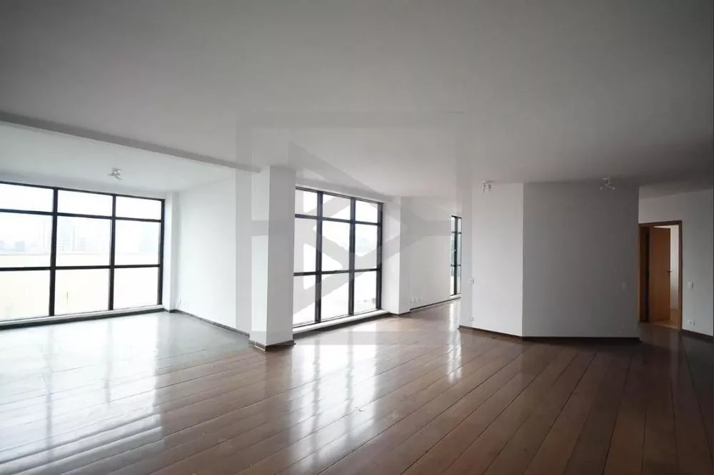 Apartamento à venda com 3 quartos, 237m² - Foto 1