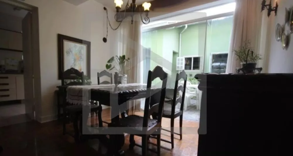 Sobrado à venda com 3 quartos, 200m² - Foto 1