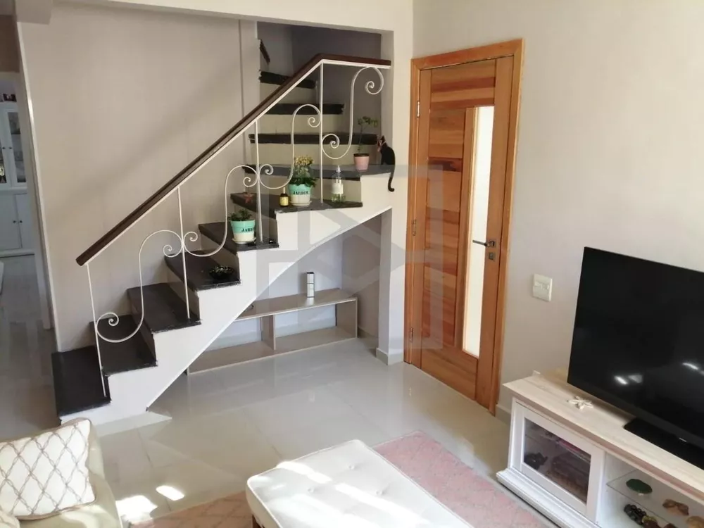 Casa à venda com 4 quartos, 210m² - Foto 4