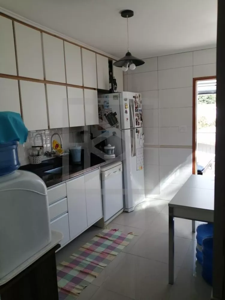 Casa à venda com 4 quartos, 210m² - Foto 11