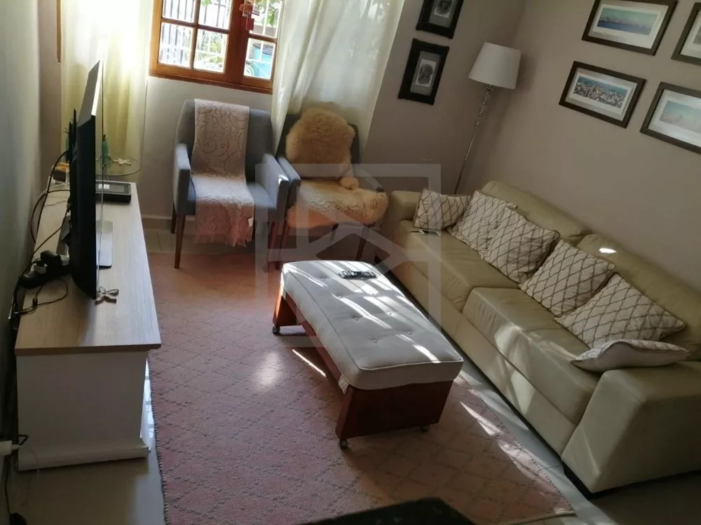 Casa à venda com 4 quartos, 210m² - Foto 2