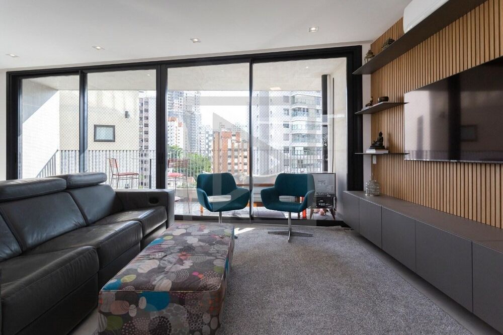 Apartamento à venda com 3 quartos, 150m² - Foto 2