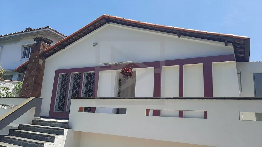 Casa à venda com 3 quartos, 200m² - Foto 1