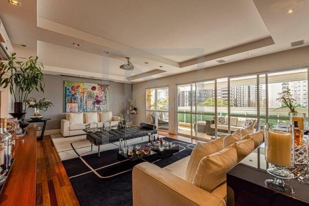 Apartamento à venda com 4 quartos, 245m² - Foto 1