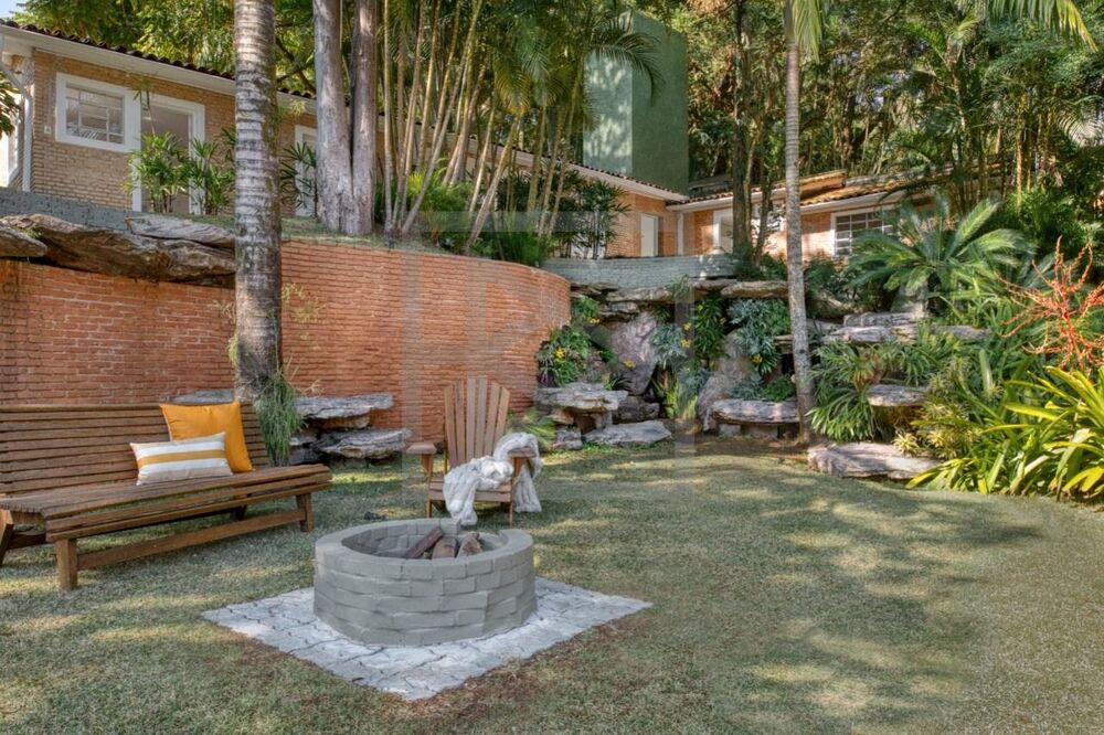 Casa, 5 quartos, 1300 m² - Foto 1