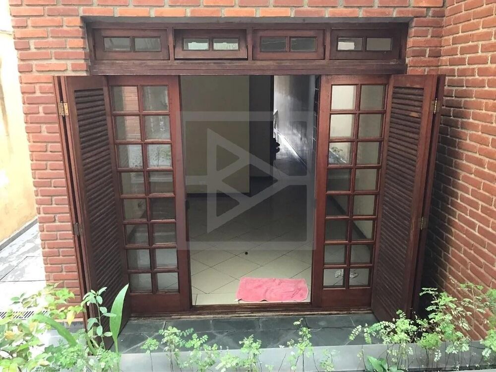 Casa à venda com 3 quartos, 220m² - Foto 2