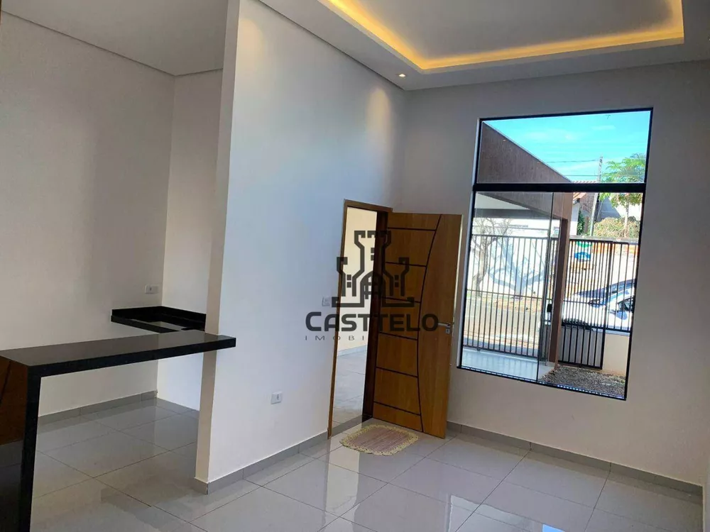 Casa à venda com 3 quartos, 82m² - Foto 1