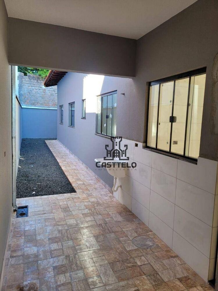 Casa à venda com 3 quartos, 84m² - Foto 2
