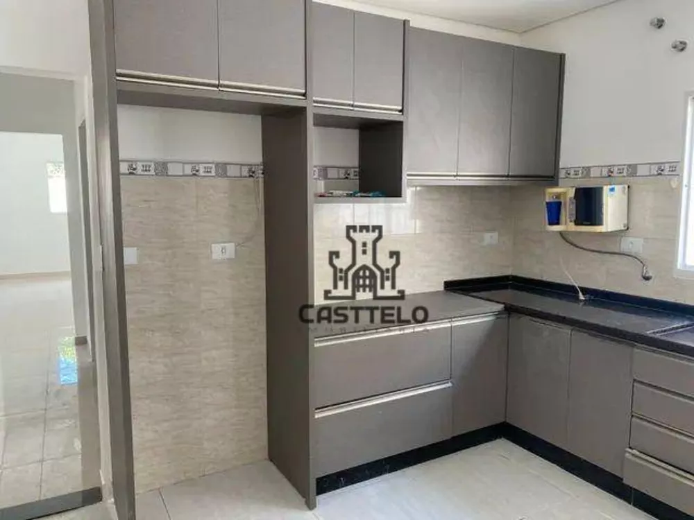 Casa à venda com 3 quartos, 130m² - Foto 1