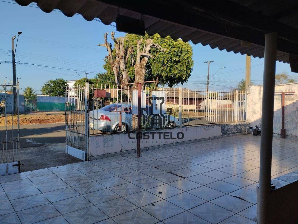 Casa à venda com 2 quartos, 120m² - Foto 1