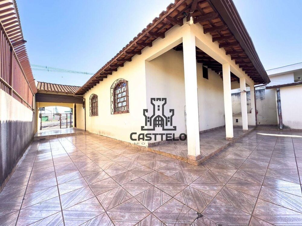 Casa à venda com 4 quartos, 220m² - Foto 8