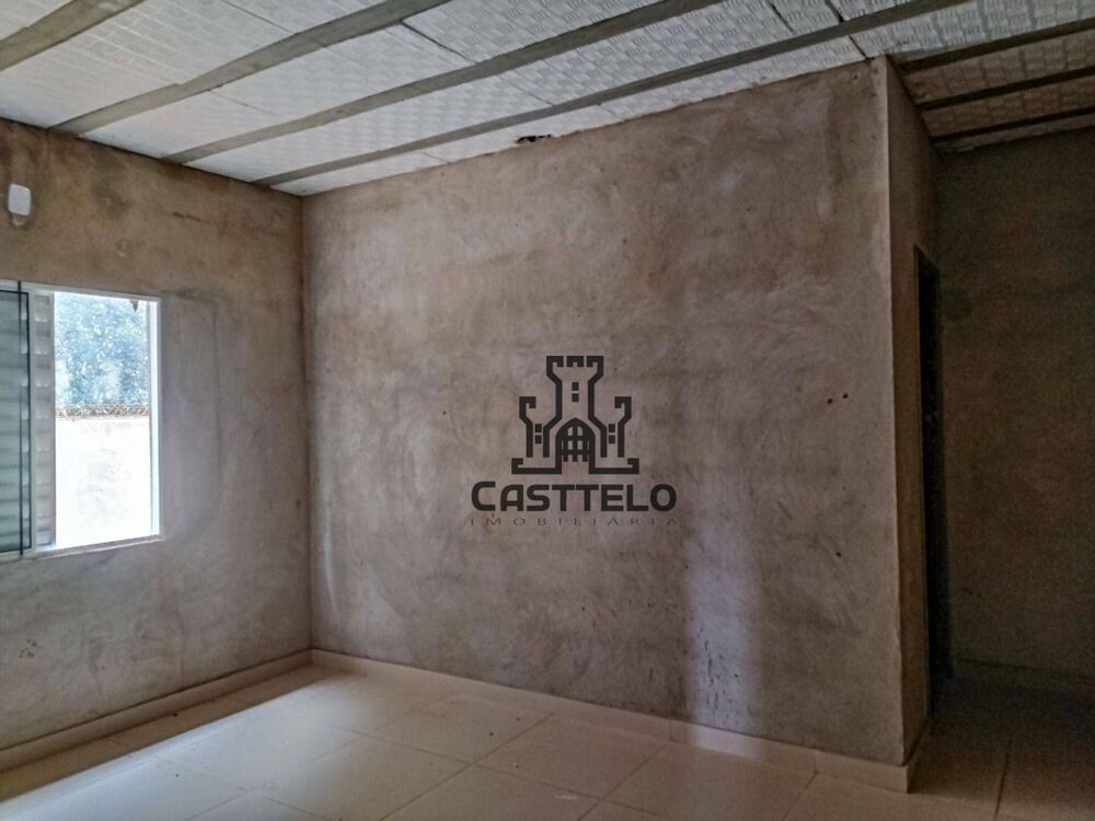 Casa à venda com 3 quartos, 106m² - Foto 1
