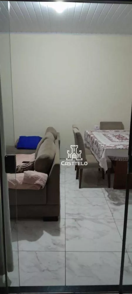 Casa à venda com 2 quartos, 70m² - Foto 2