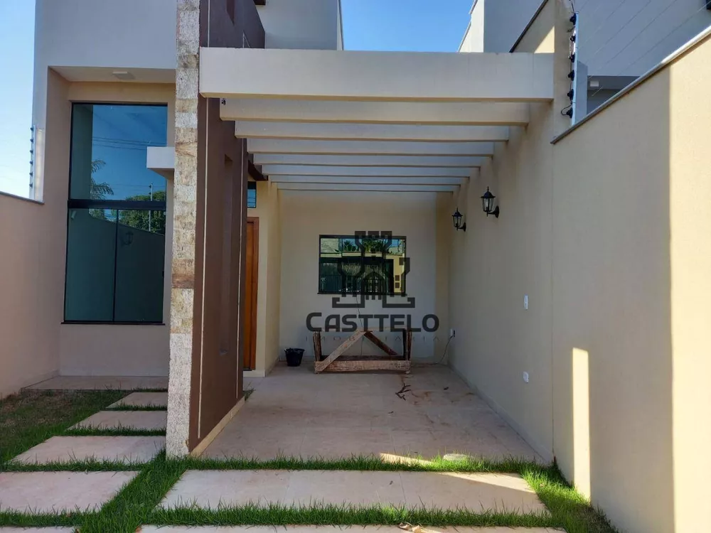 Casa à venda e aluguel com 3 quartos, 227m² - Foto 1