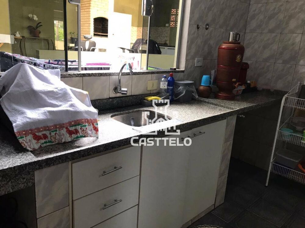 Casa à venda com 2 quartos, 70m² - Foto 6