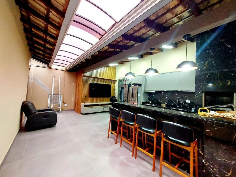 Casa, 4 quartos, 174 m² - Foto 1